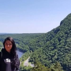 Meet your Posher, Amna